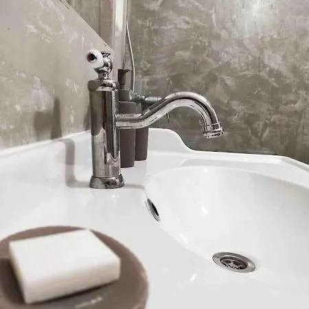 Townhouse Near Lighthouse & Big Waves *